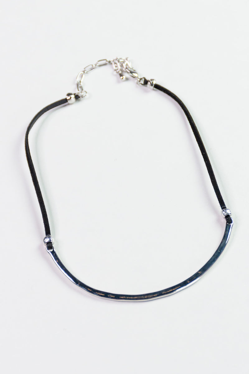 Curved Bar Choker