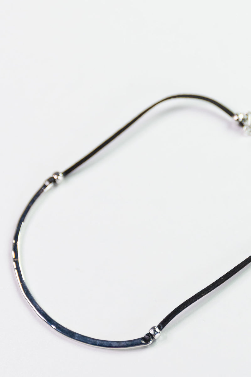 Curved Bar Choker
