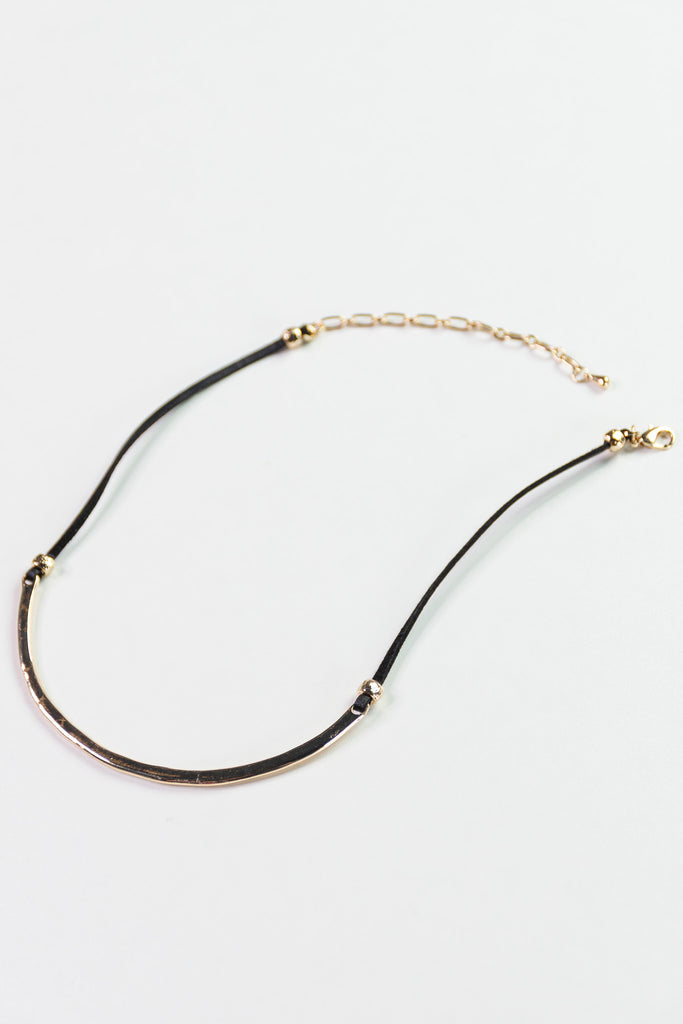 Curved Bar Choker