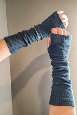 Fingerless Gloves in Rib